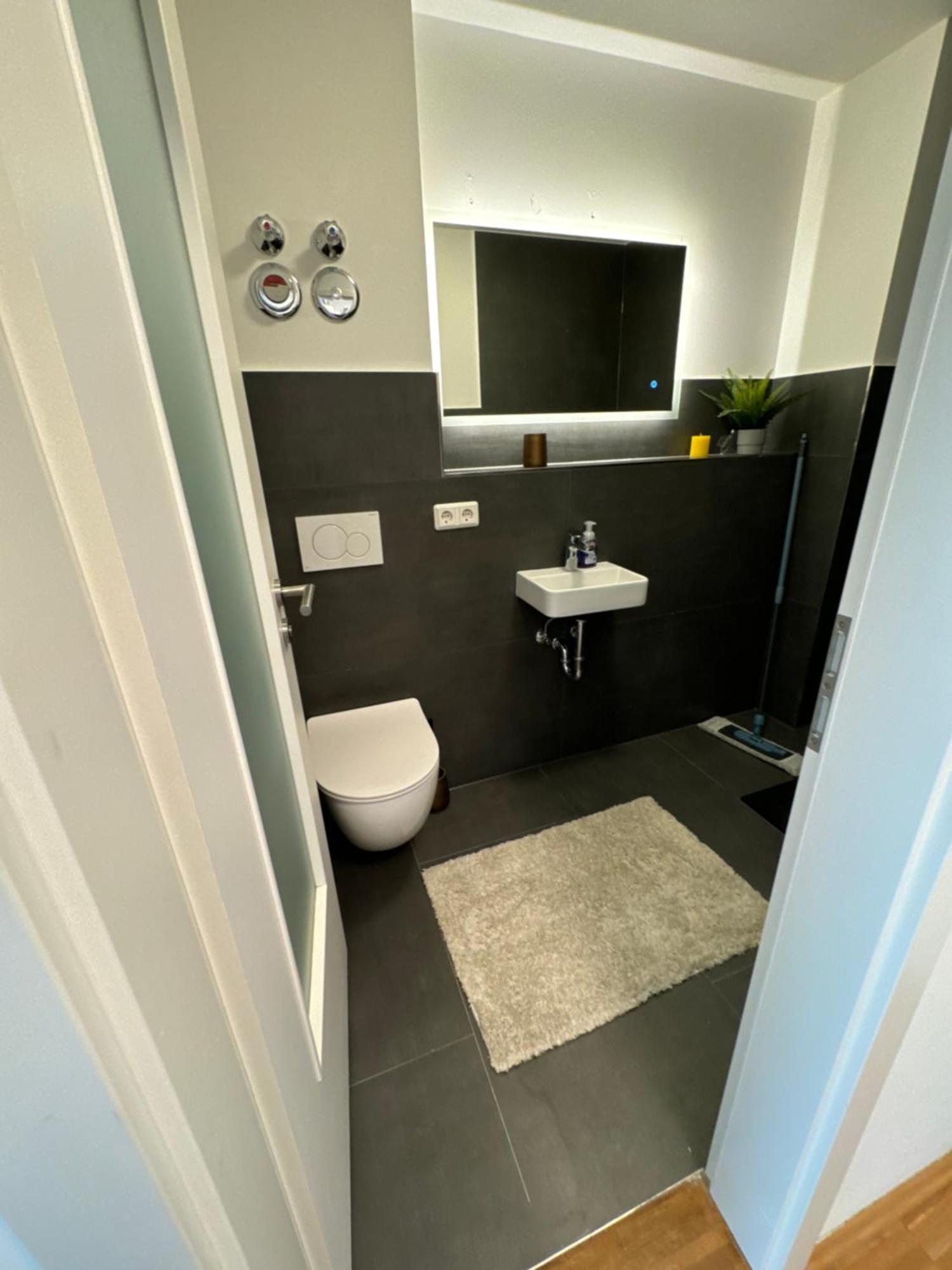 Moderne Ferienwohnung Mit Terrasse Wurzburg Bagian luar foto